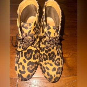 Bella Marie Boutique Leopard Suede Print Lace-Up Ankle Boots Booties Size 8.5